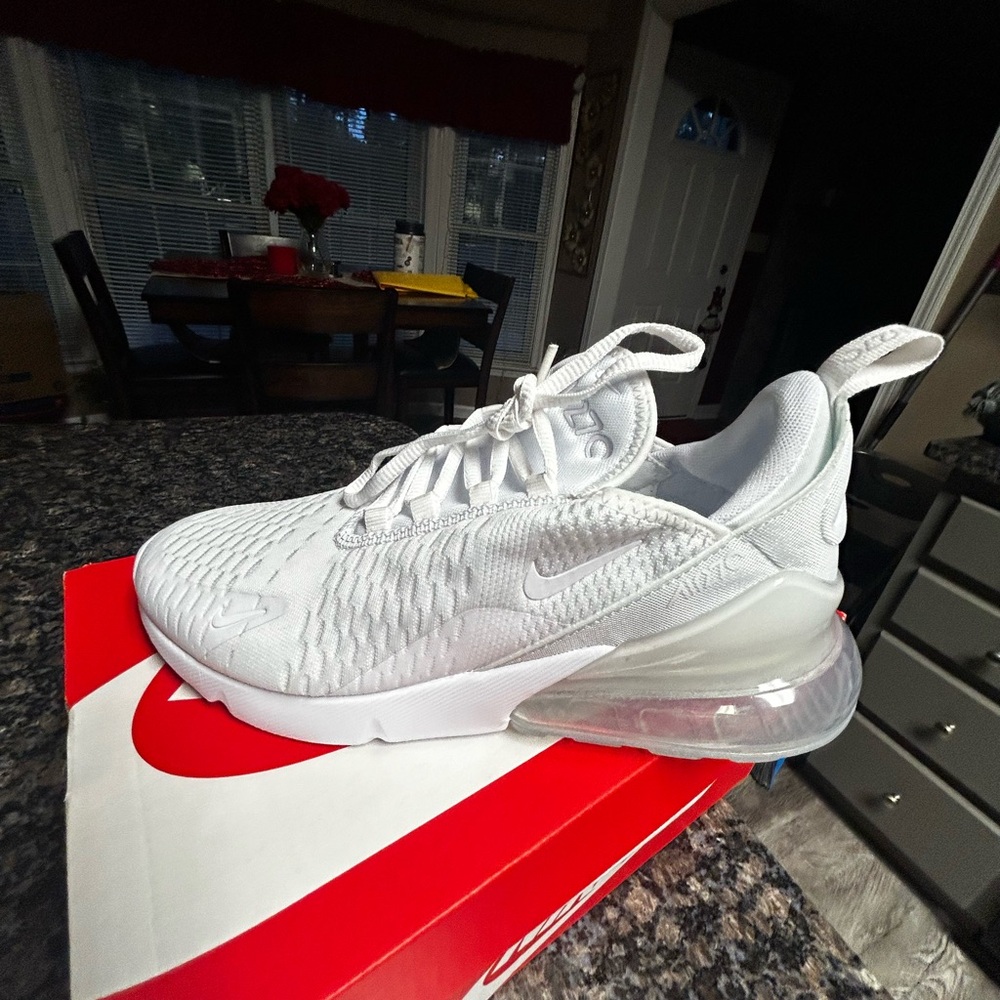Nike Air Max 270 Triple White Size 7 Youth - Picture 2 of 4